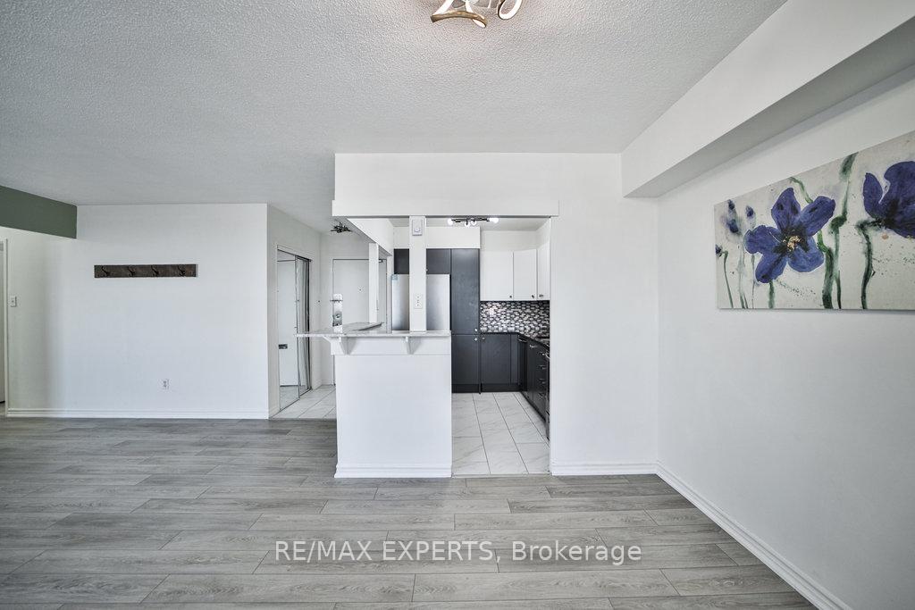 2 Bedrooms Condo at 551 The West Mall,  Toronto For sale