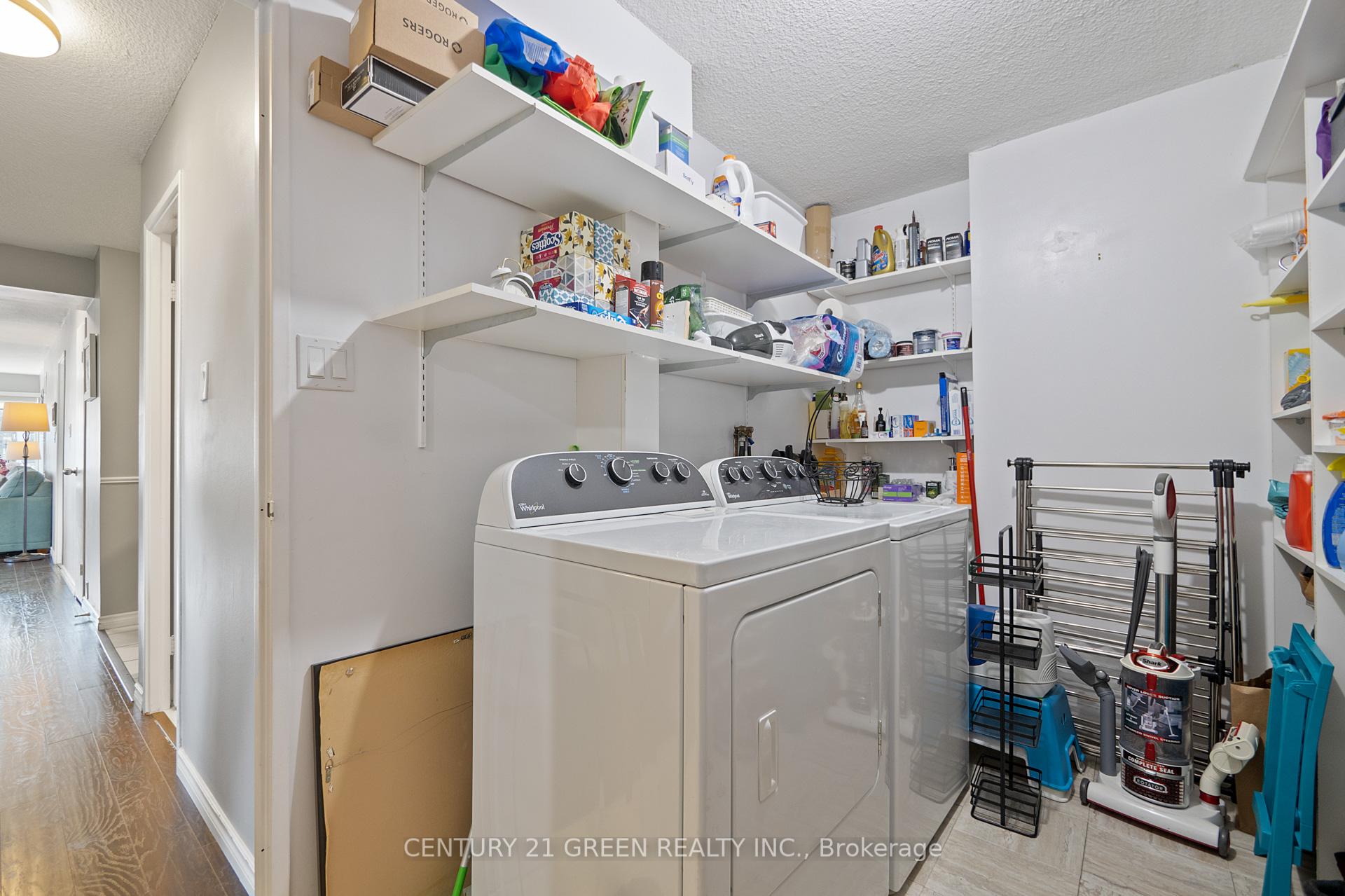 4 Bedrooms Condo at 1300 Mississauga Valleys, Mississauga For sale