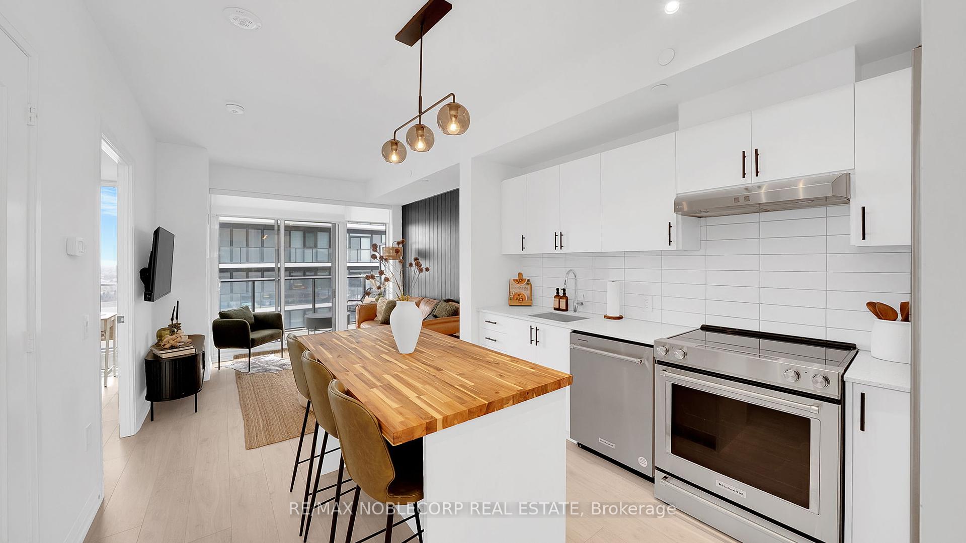 2 Bedrooms Condo at 9000 Jane, Vaughan For sale