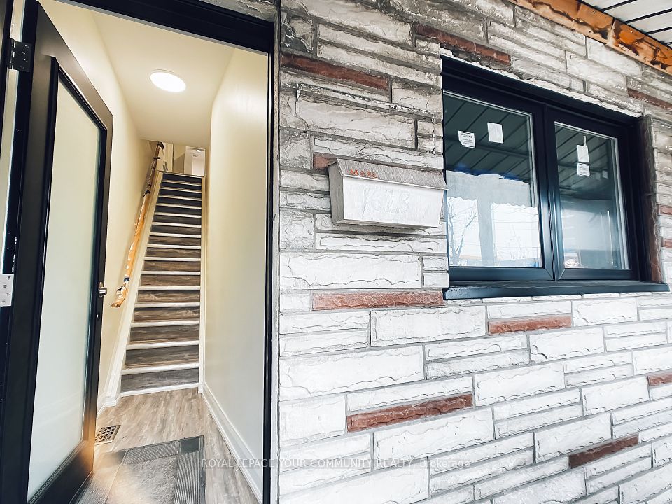 #B (UPPER) - 1623 Keele Street, Toronto, ON M6M 3V8