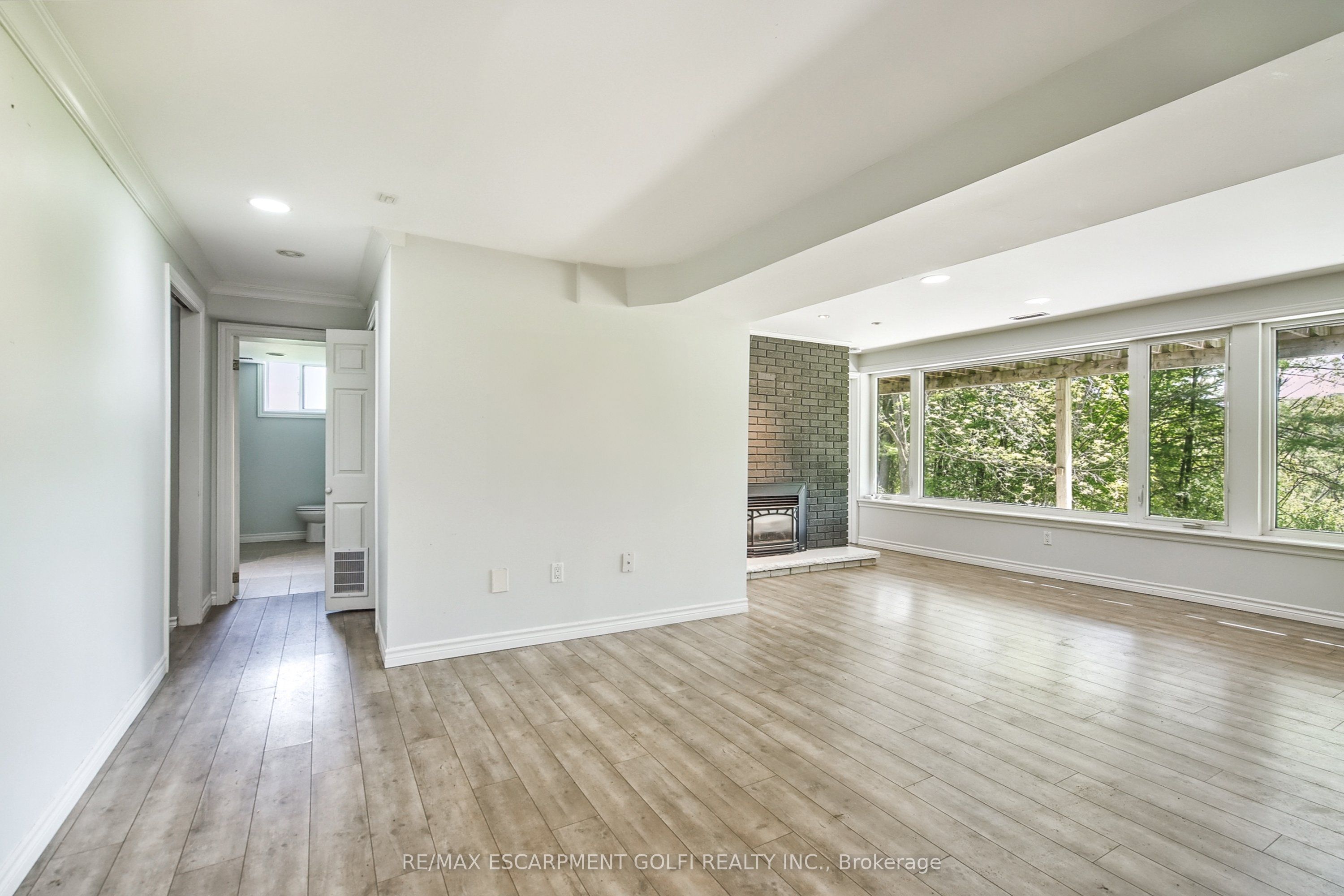 932 OLD DUNDAS Road