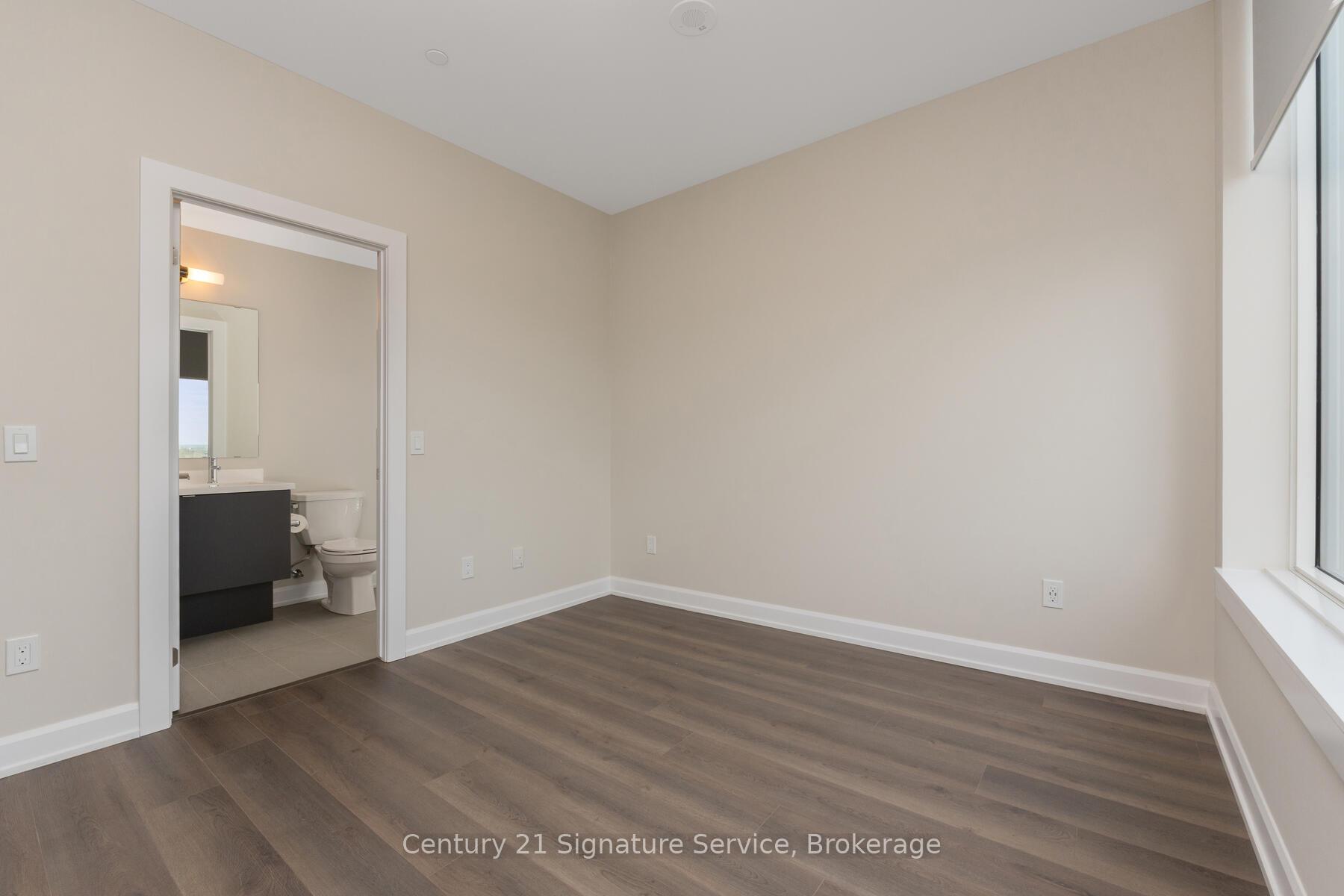 2 Bedrooms Condo at 3220 William Coltson, Oakville For sale