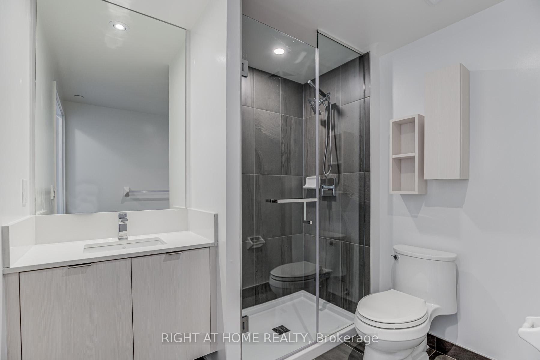 2 Bedrooms Condo at 99 Broadway, Toronto For sale