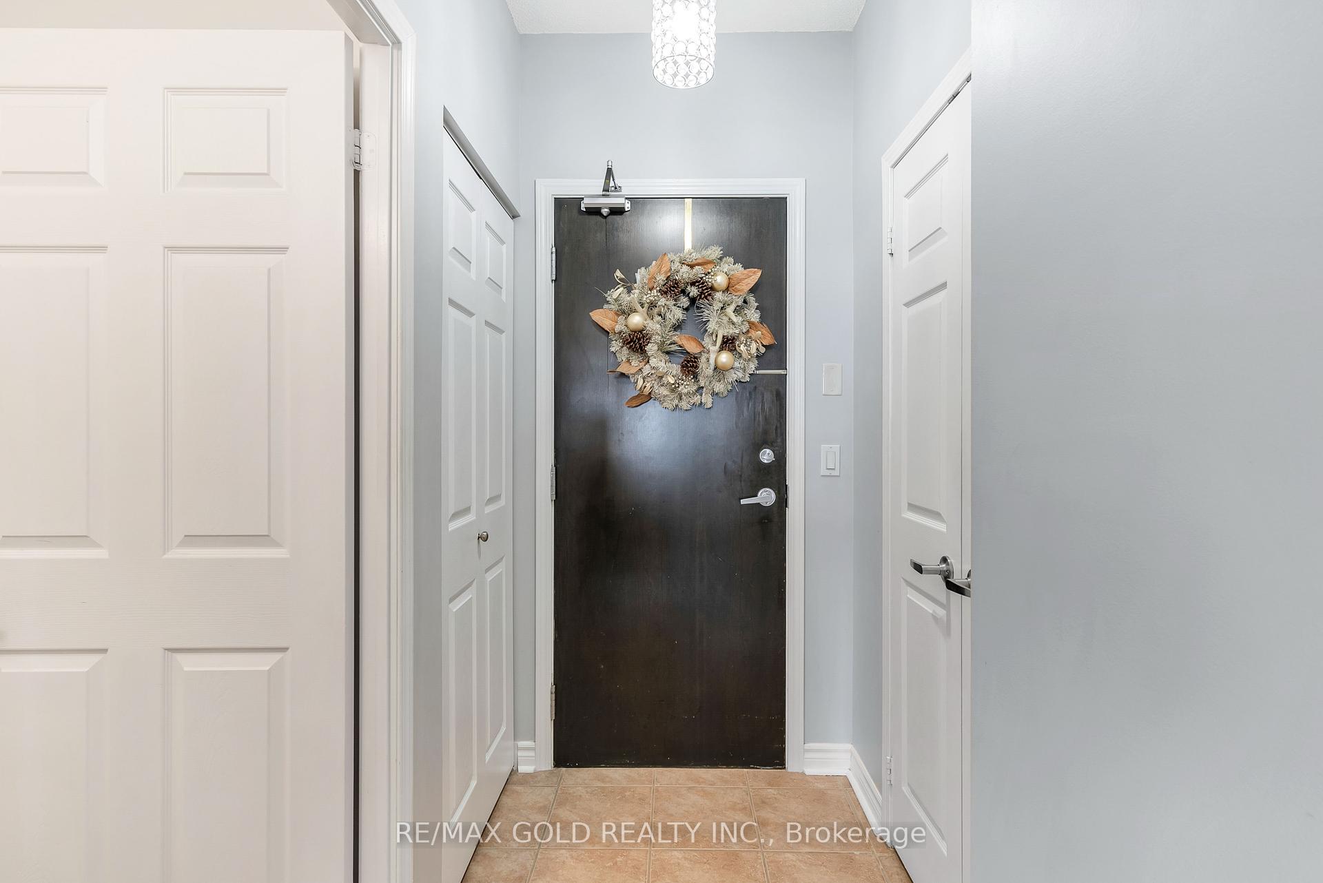 2 Bedrooms Condo at 388 Prince Of Wales, Mississauga For sale