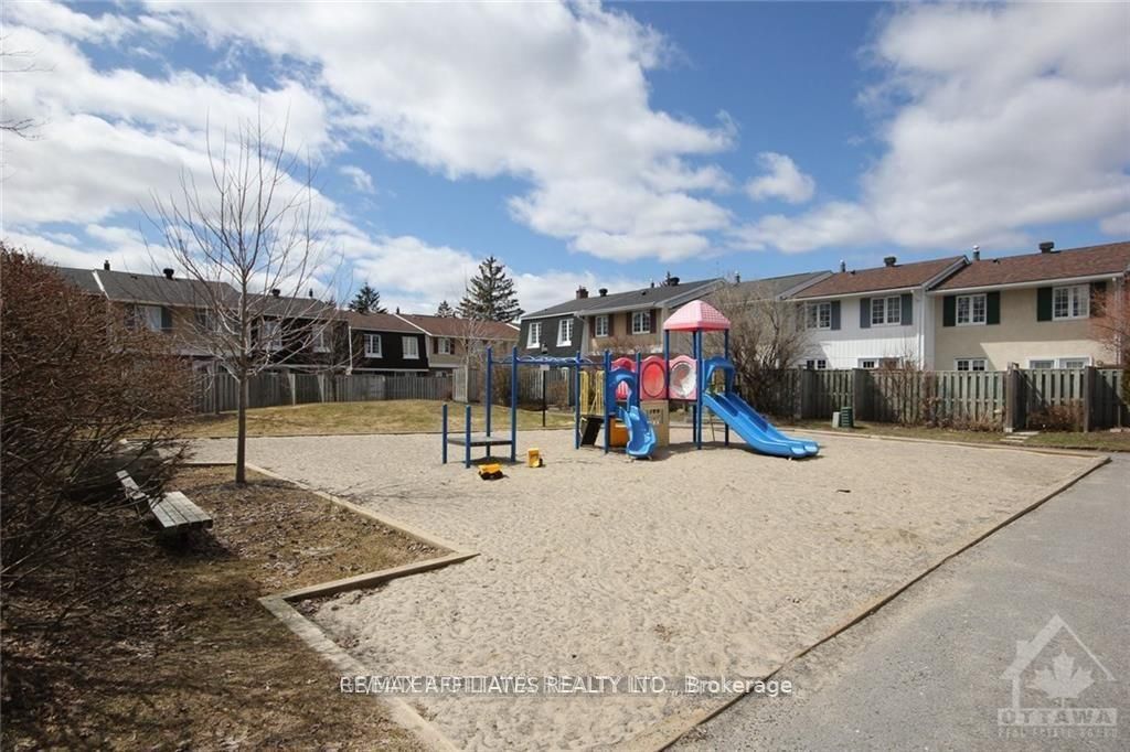 520 Orkney Private, MooneysBayCarletonHeightsanArea, ON K2C 3M7