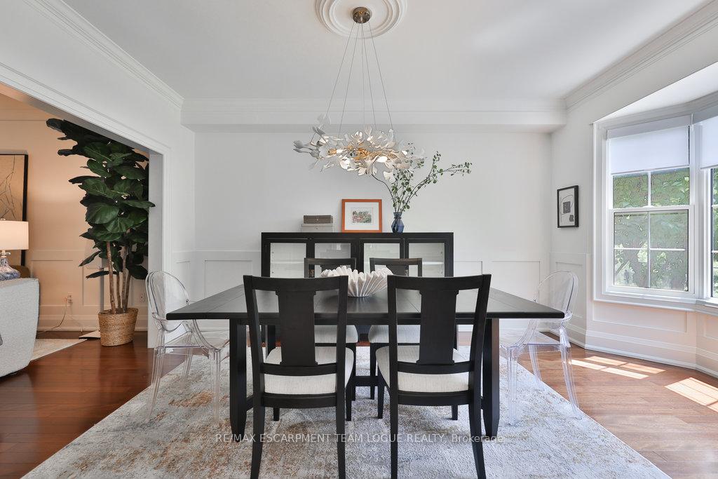 4 Bedrooms Condo at 4211 Millcroft Park, Burlington For sale