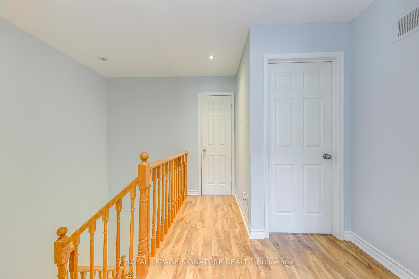 3 Bedrooms Condo at 5659 Glen Erin, Mississauga For sale