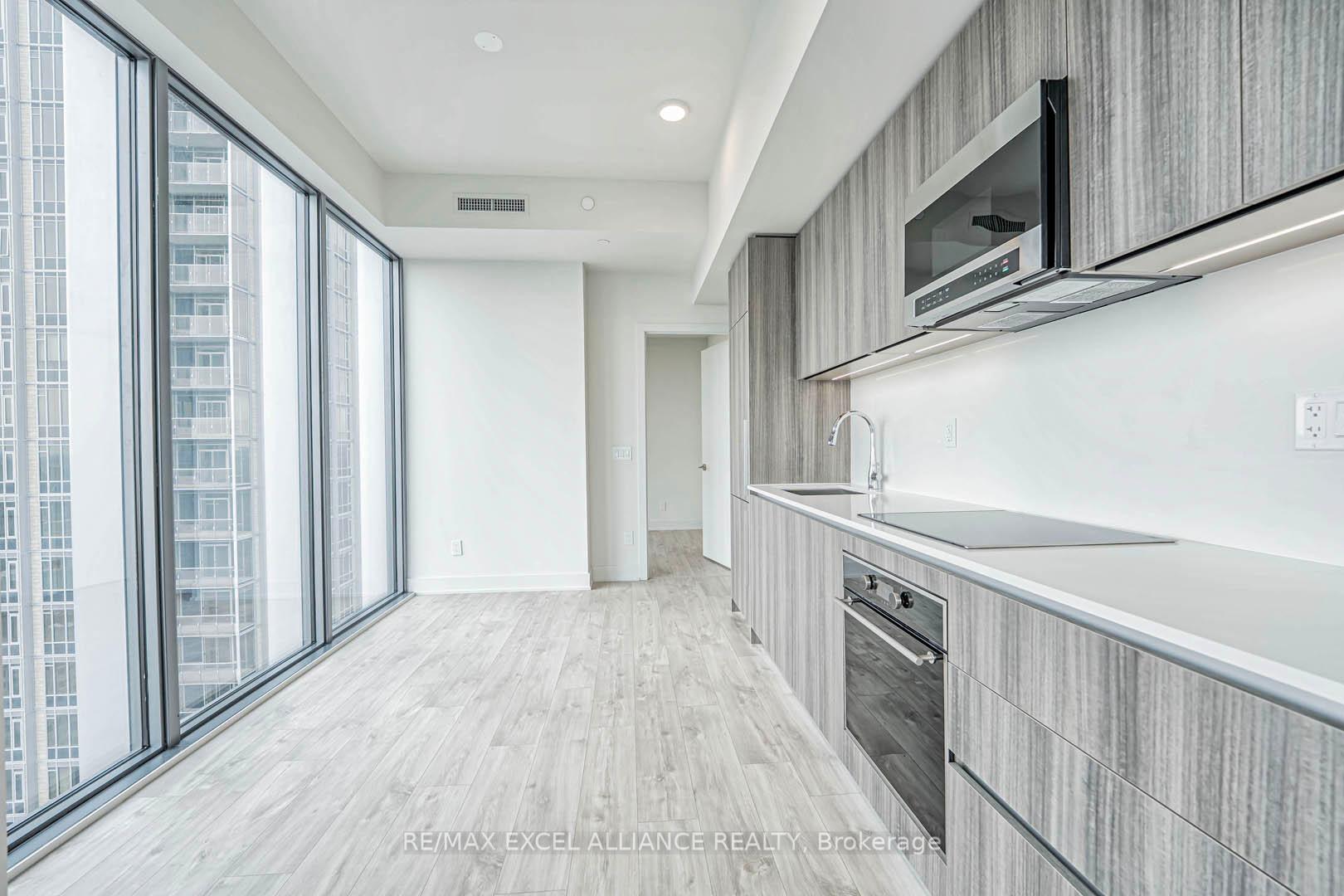 2 Bedrooms Condo at 8 Cumberland,  Toronto For sale