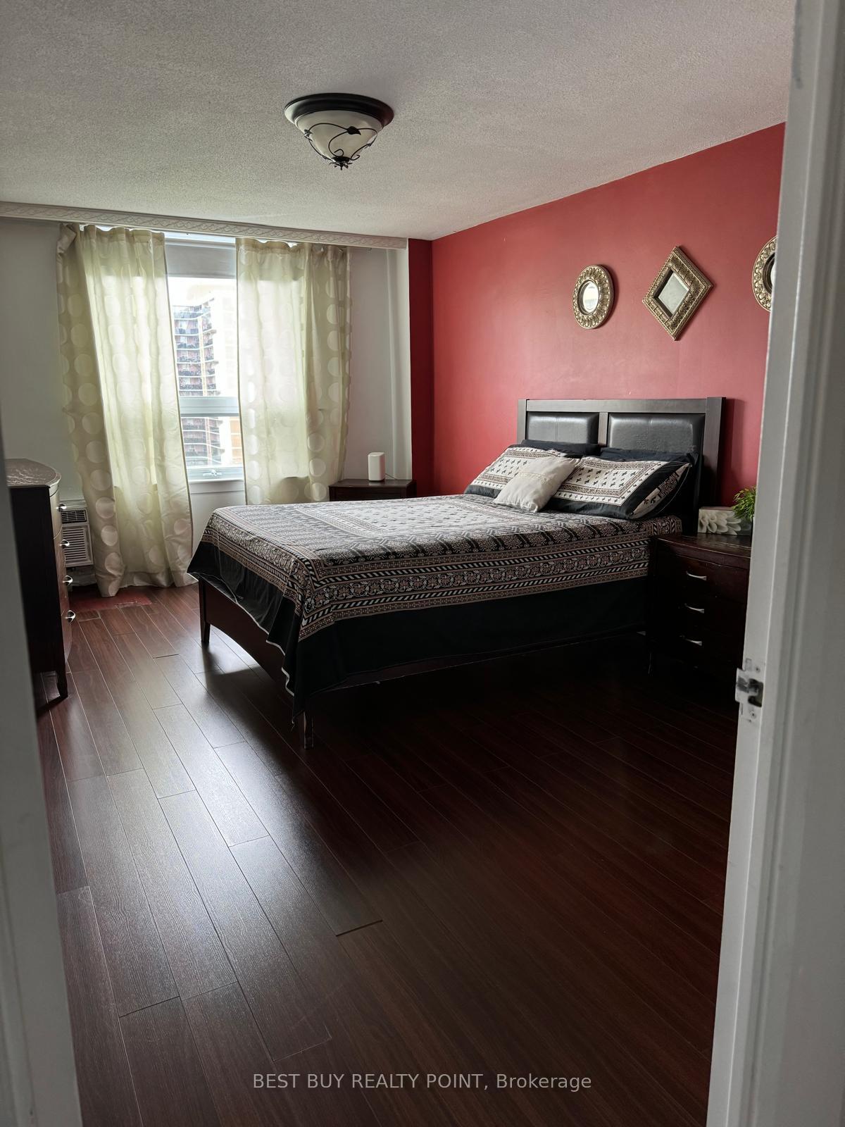 3 Bedrooms Condo at 15 La Rose, Toronto For sale