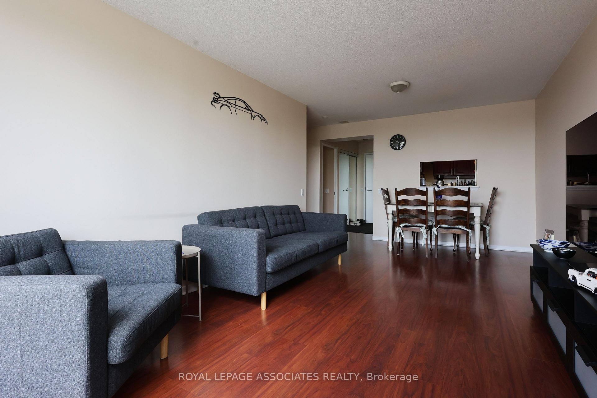 1 Bedroom Condo at 21 Overlea, Toronto For sale