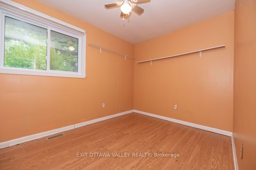 18 Truelove Street, Whitewater Region, ON K0J 1K0