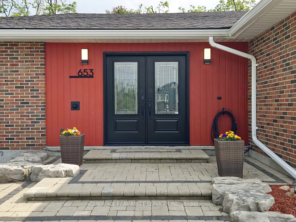 653 Simcoe