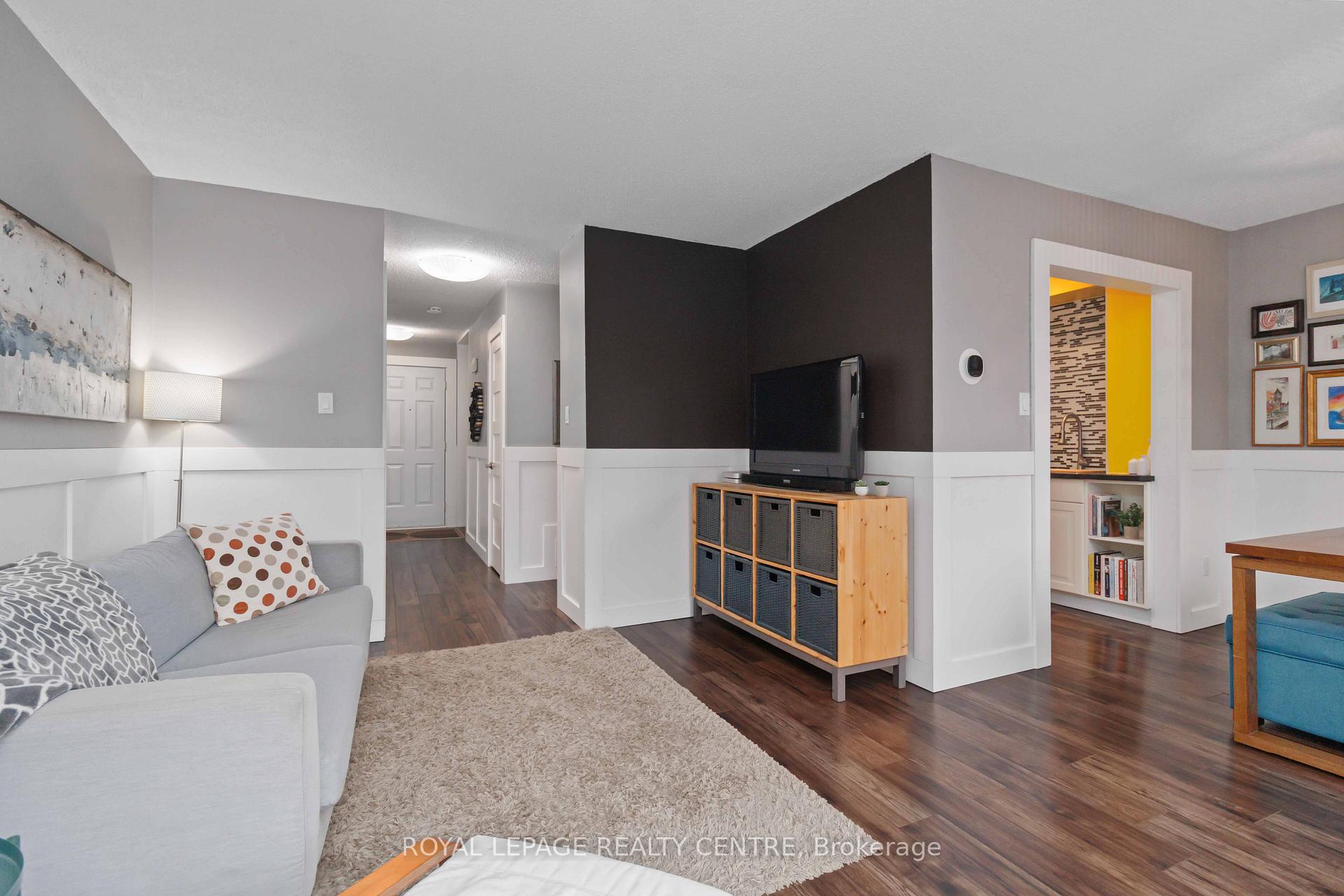 3 Bedrooms Condo at 3400 Rhonda, Mississauga For sale