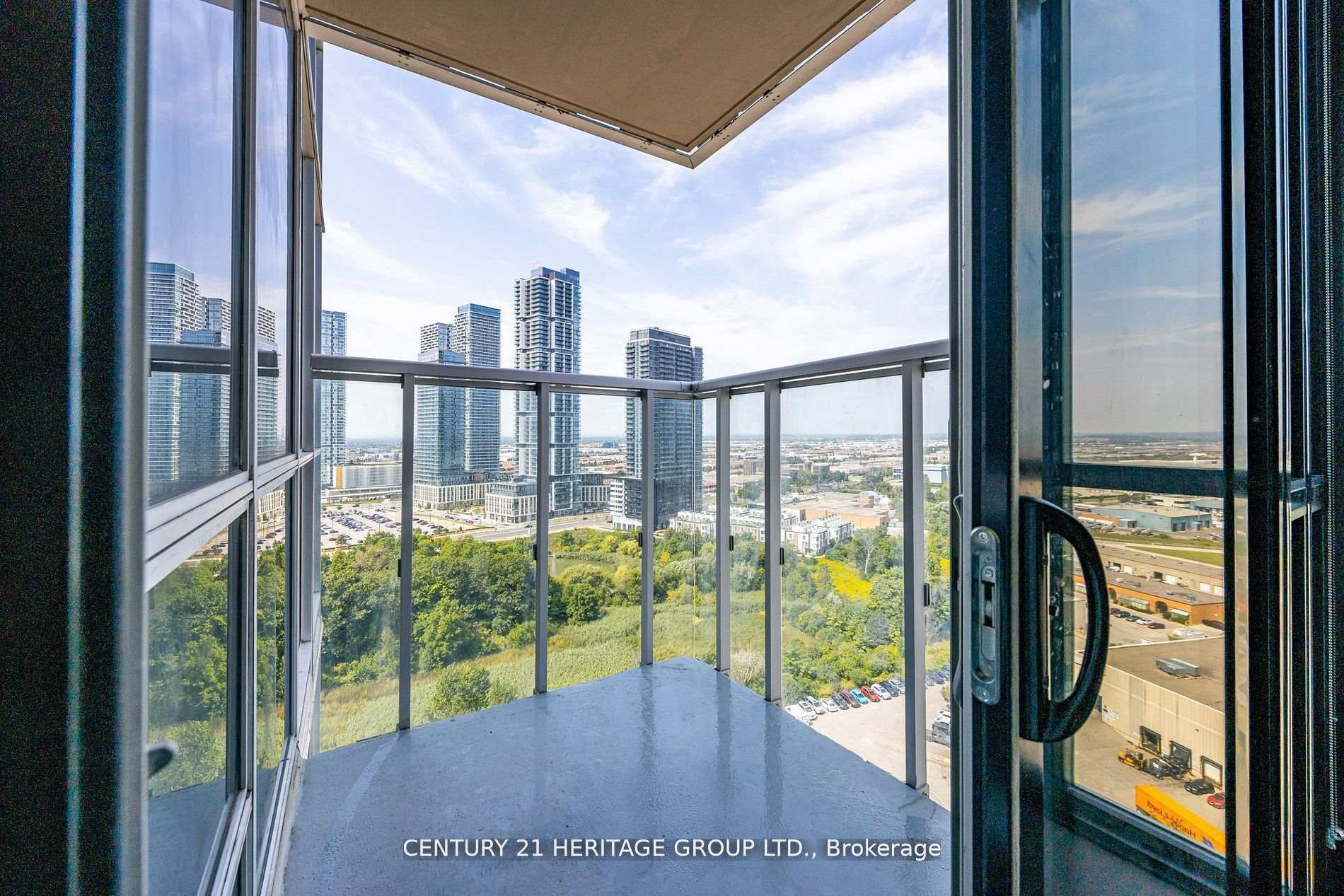2 Bedrooms Condo at 2916 Highway 7, Vaughan For sale