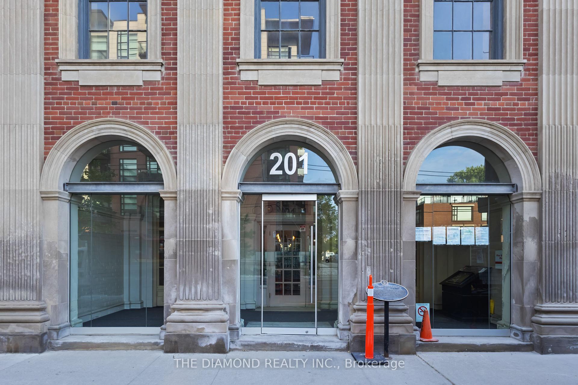 2 Bedrooms Condo at 201 Carlaw, Toronto For sale