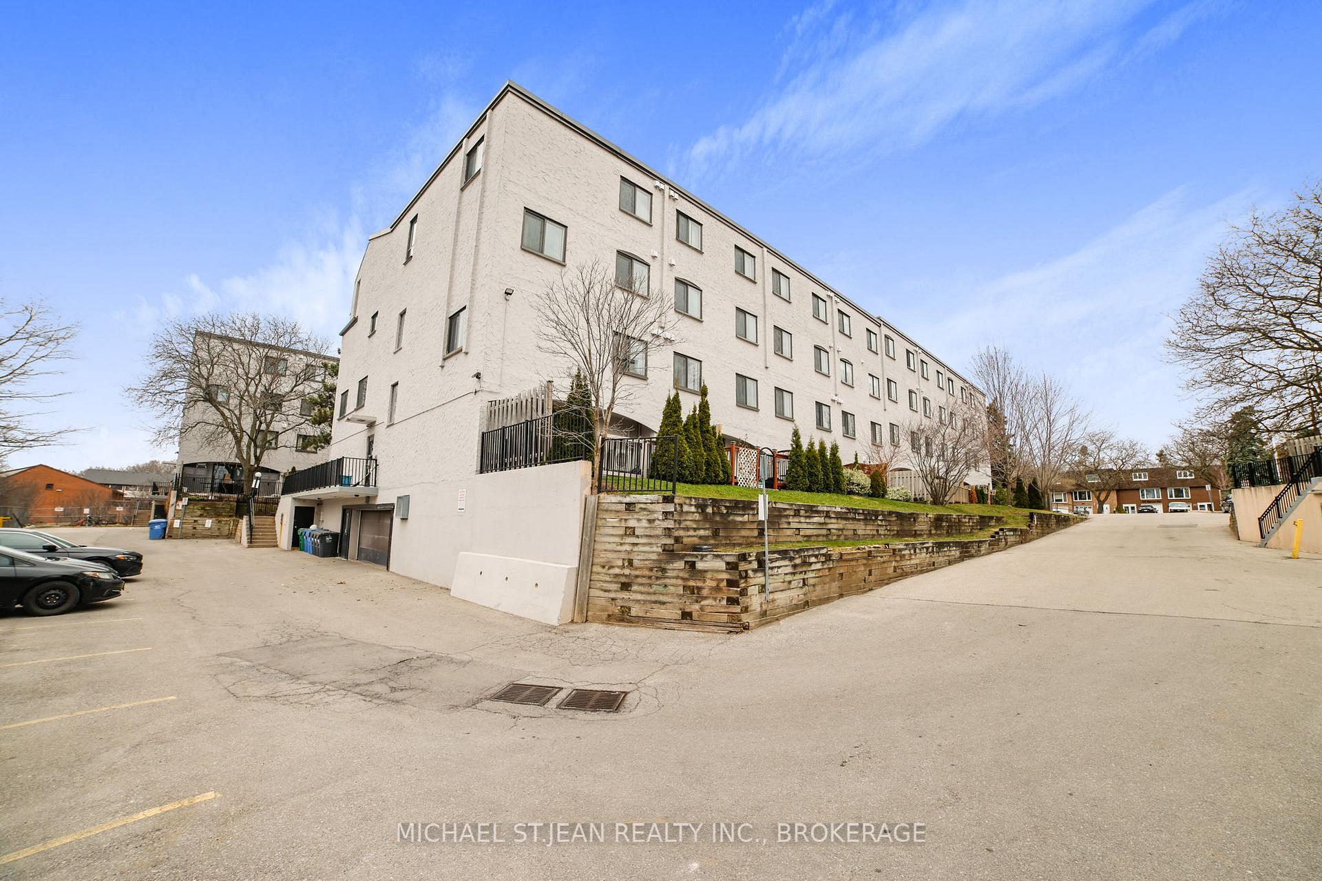 4 Bedrooms Condo at 1016 Falgarwood,  Oakville For sale
