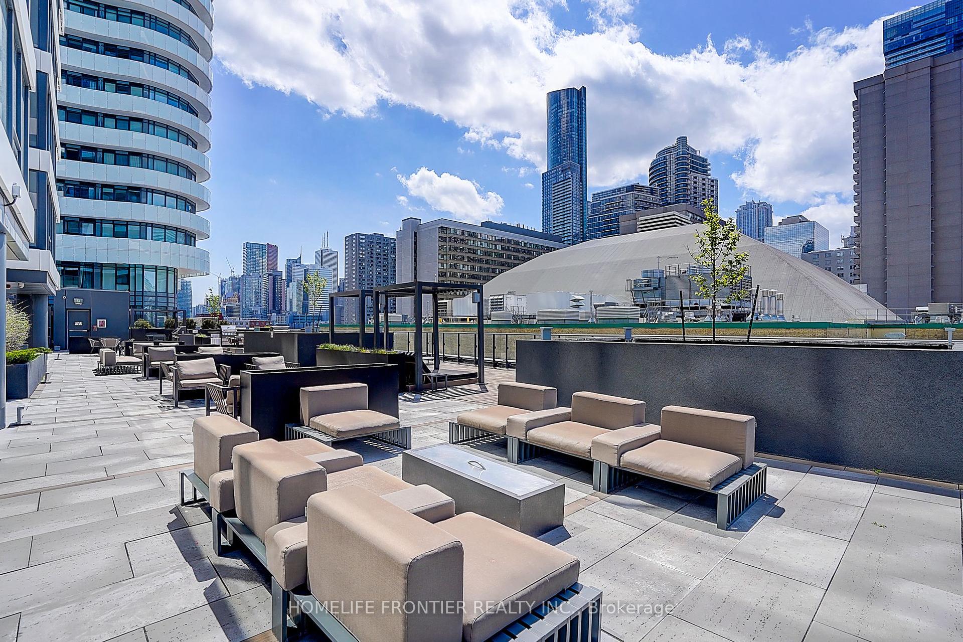 2 Bedrooms Condo at 85 Wood,  Toronto For sale