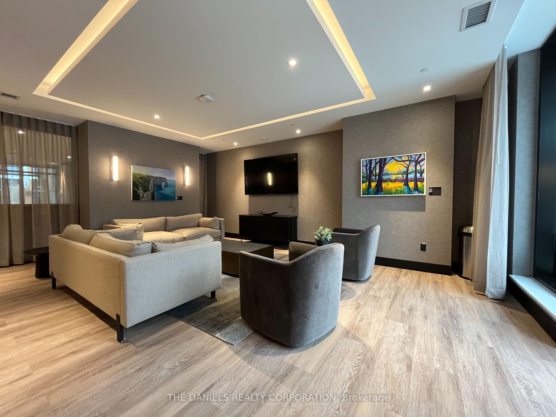 2 Bedrooms Condo at 8 Beverley Glen,  Vaughan For sale