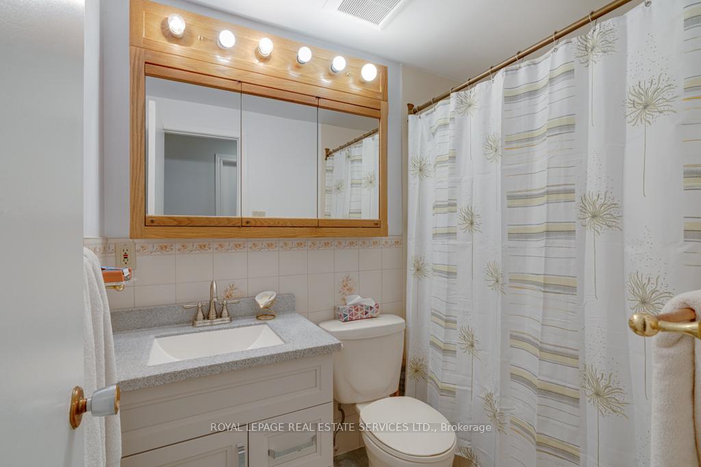 4 Bedrooms Condo at 584 Forestwood, Burlington For sale