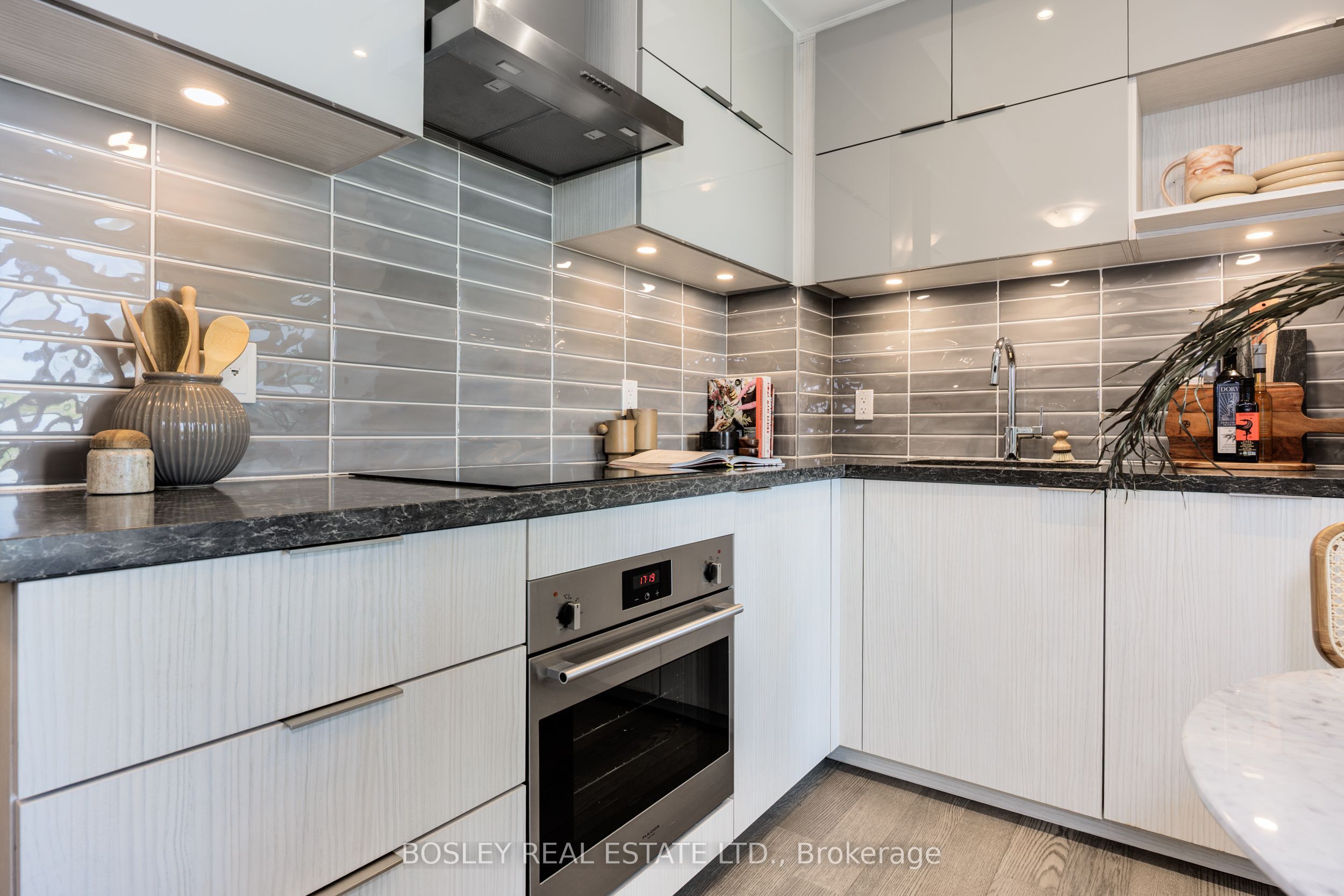 8 Rouge Valley Drive W, #908