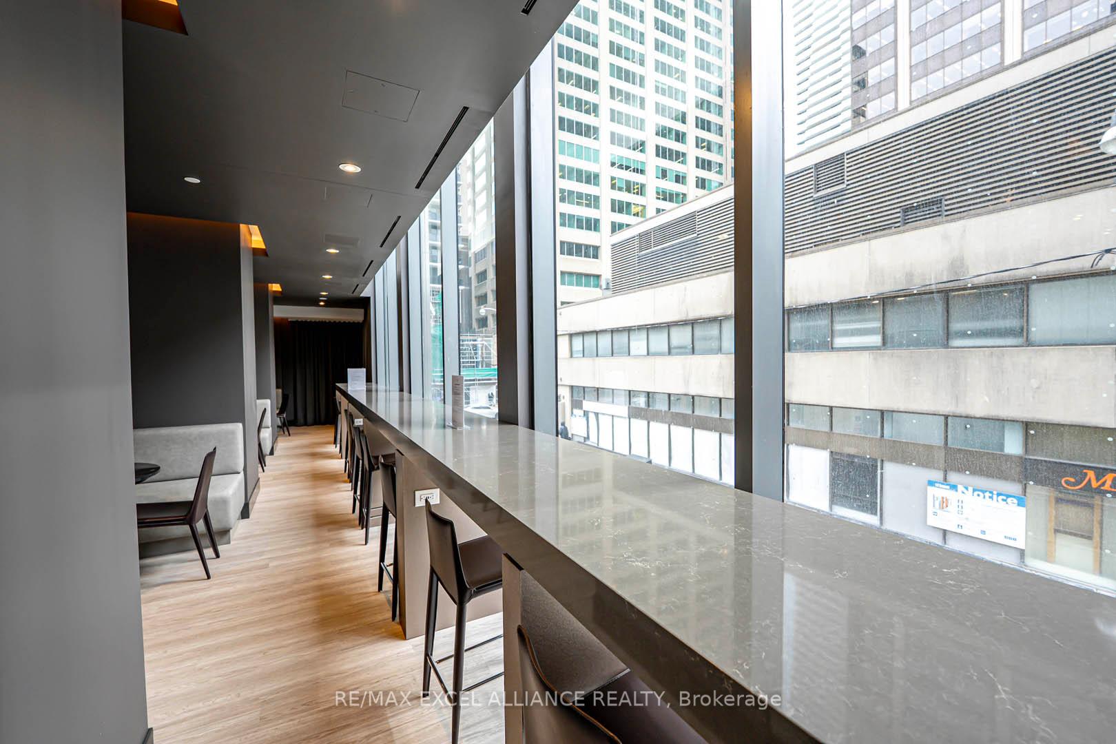 1 Bedroom Condo at 8 Cumberland,  Toronto For sale