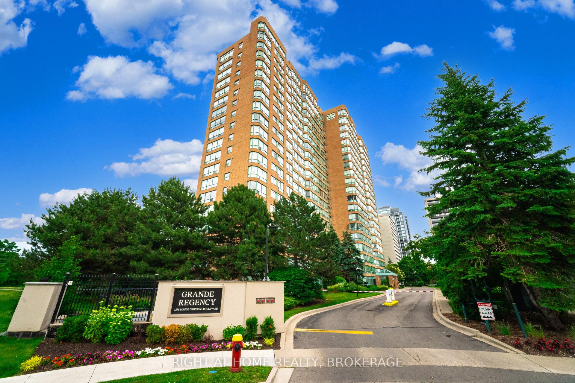 3 Bedrooms Condo at 1276 Maple Crossing, Burlington For sale