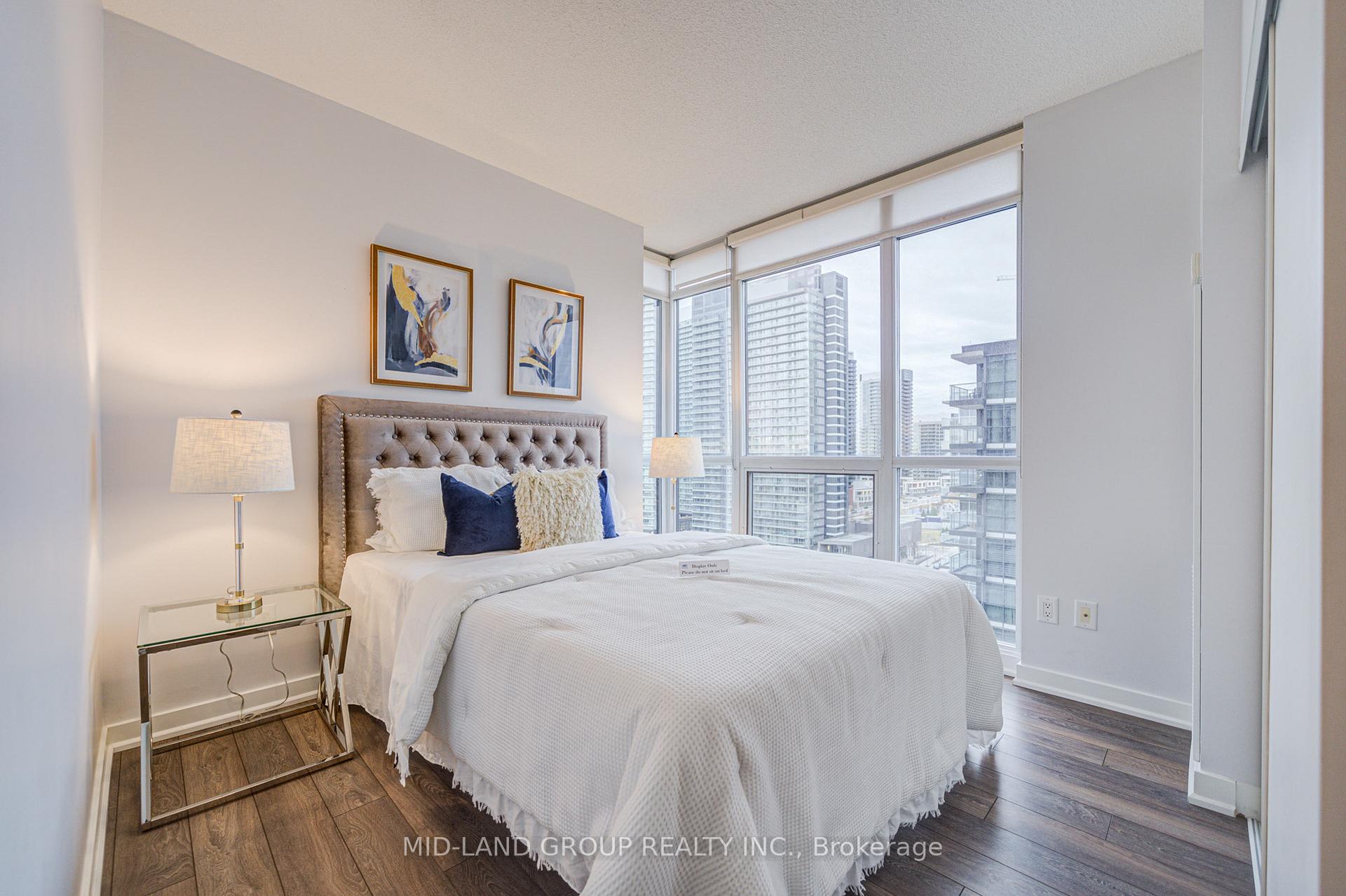 3 Bedrooms Condo at 29 Singer,  Toronto For sale