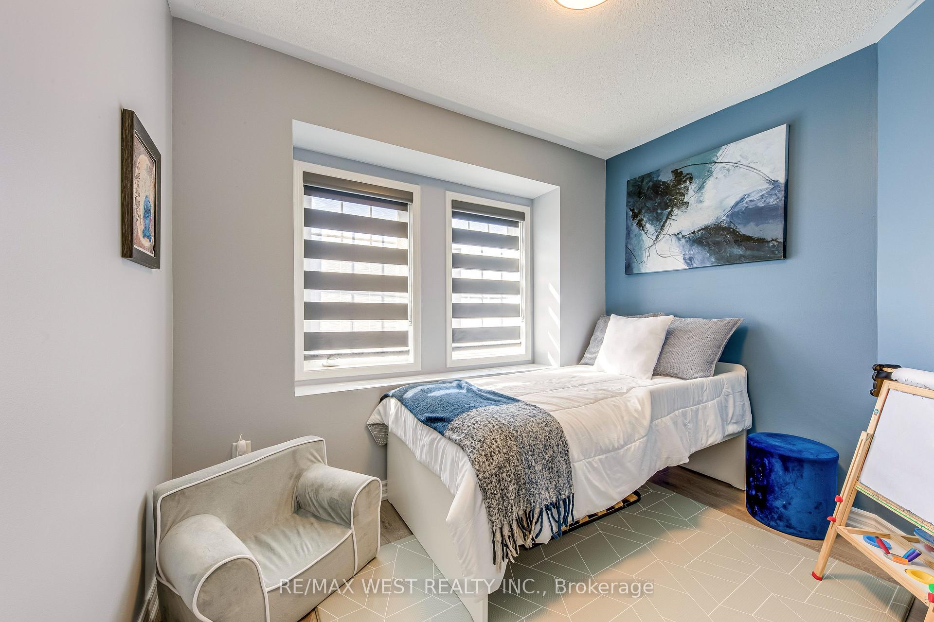3 Bedrooms Condo at 50 Strathaven, Mississauga For sale