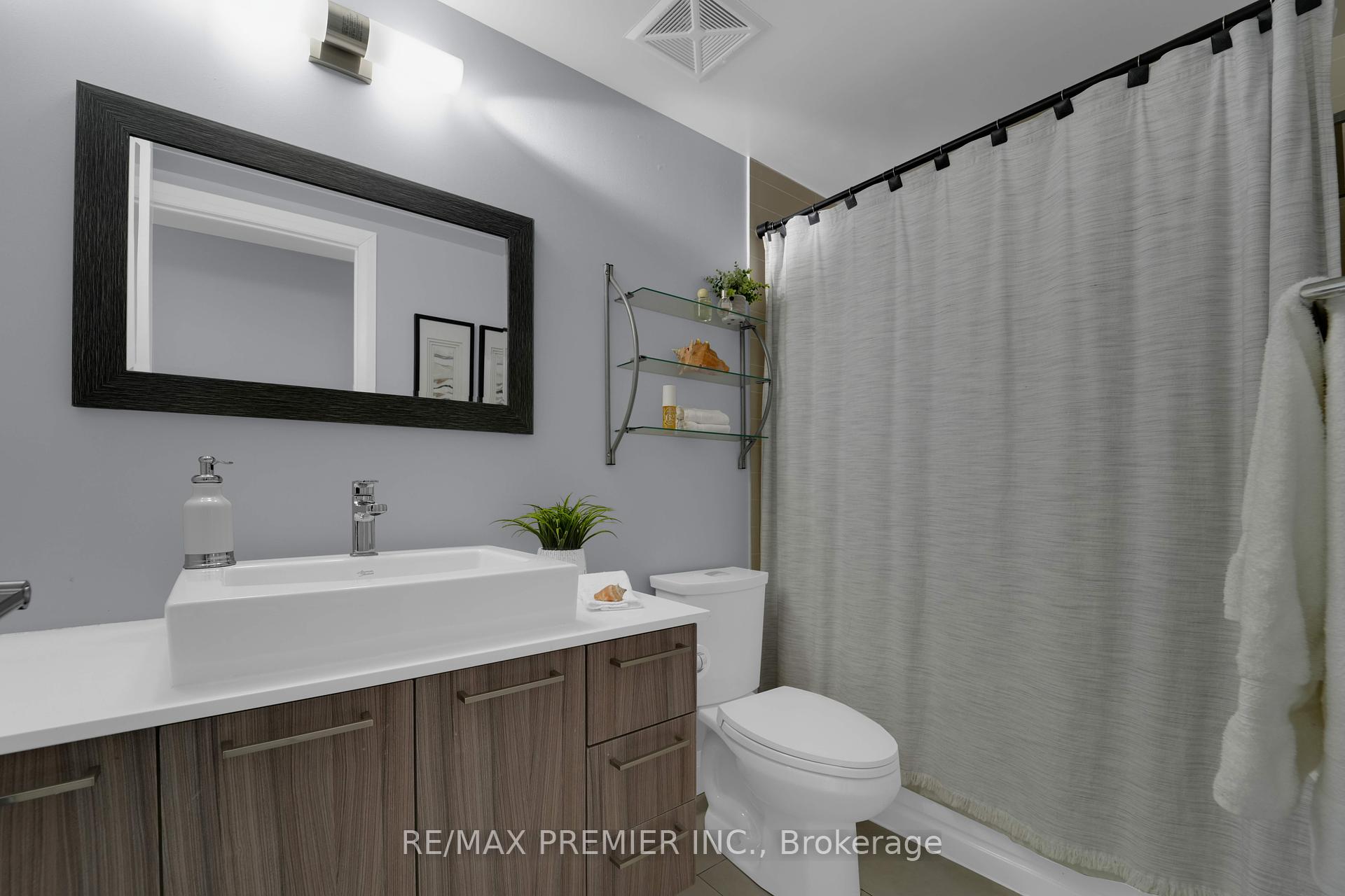 2 Bedrooms Condo at 4800 Highway 7,  Vaughan For sale