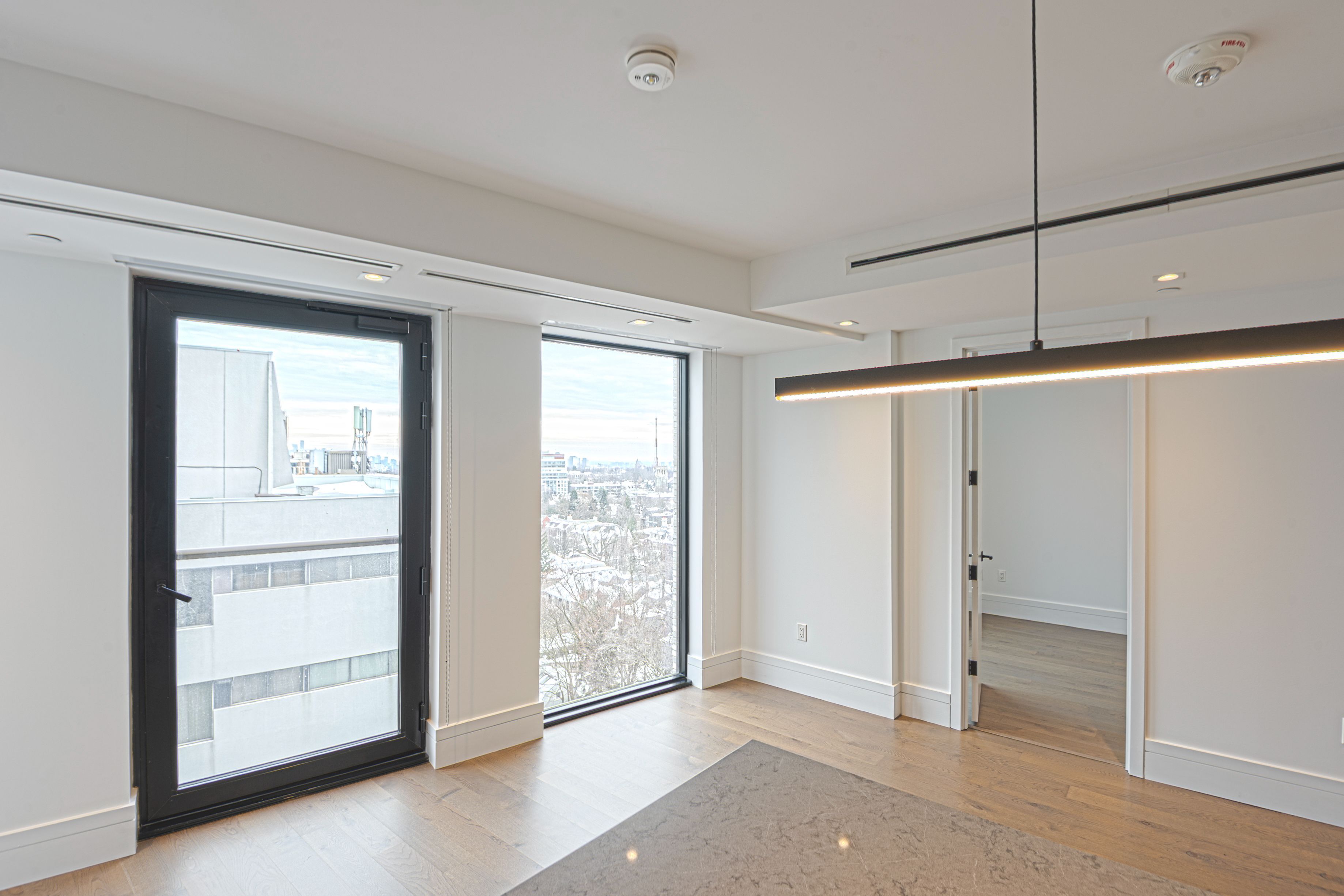 215 Lonsdale Road 1008