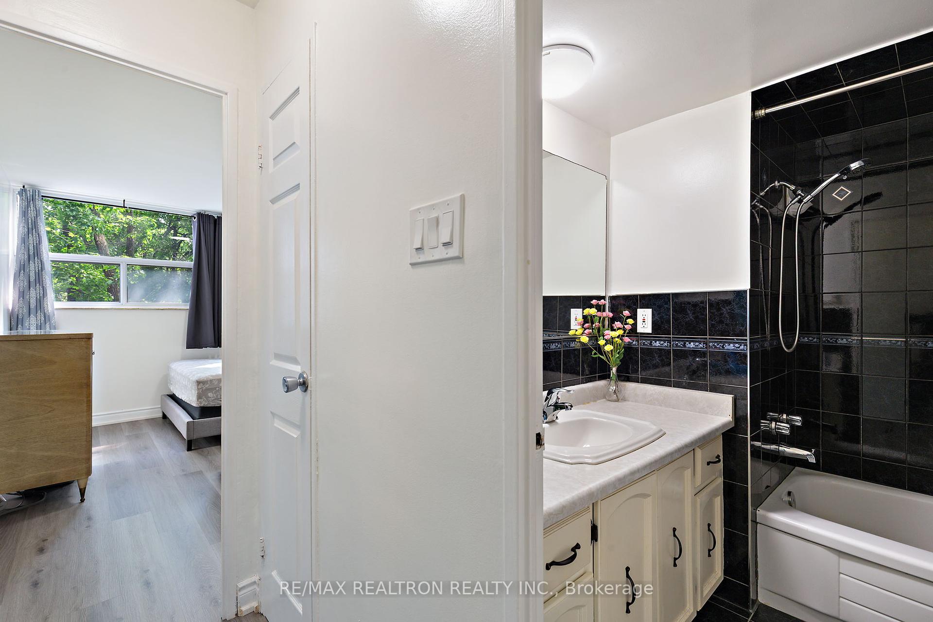 1 Bedroom Condo at 3555 Bathurst, Toronto For sale