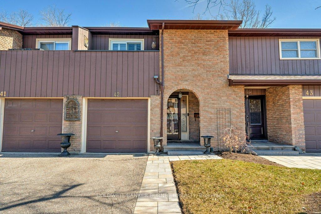 3 Bedrooms Condo at 2301 CAVENDISH,  Burlington For sale