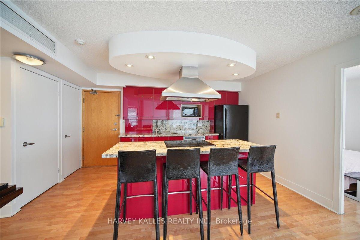 2 Bedrooms Condo at 550 Queens, Toronto For sale