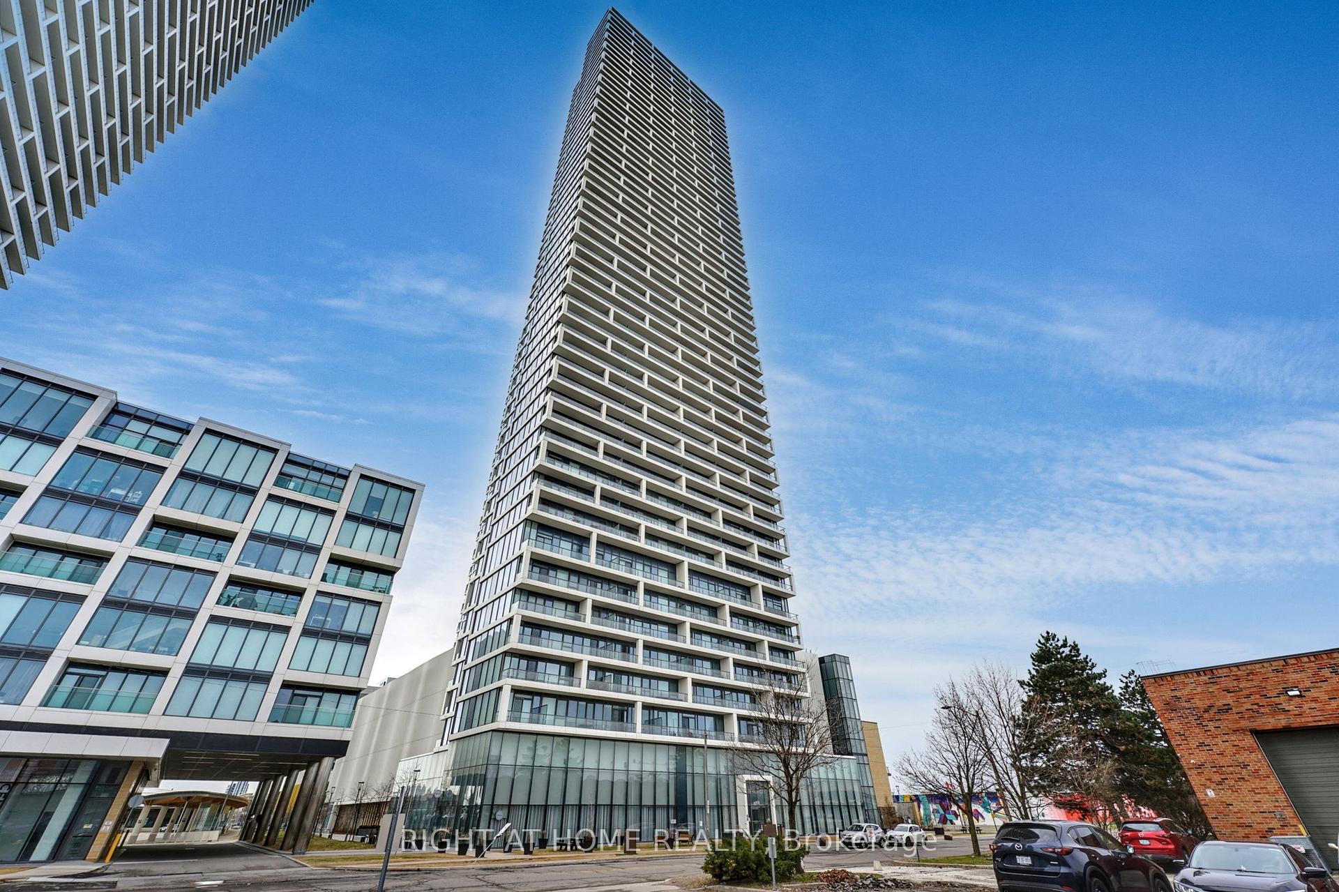 2 Bedrooms Condo at 898 Portage, Vaughan For sale