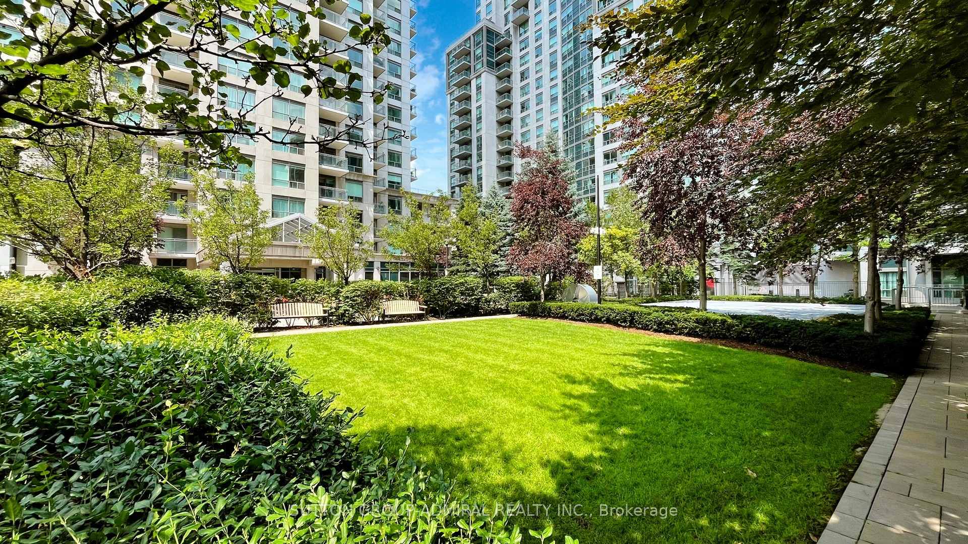1 Bedroom Condo at 21 Hillcrest, Toronto For sale