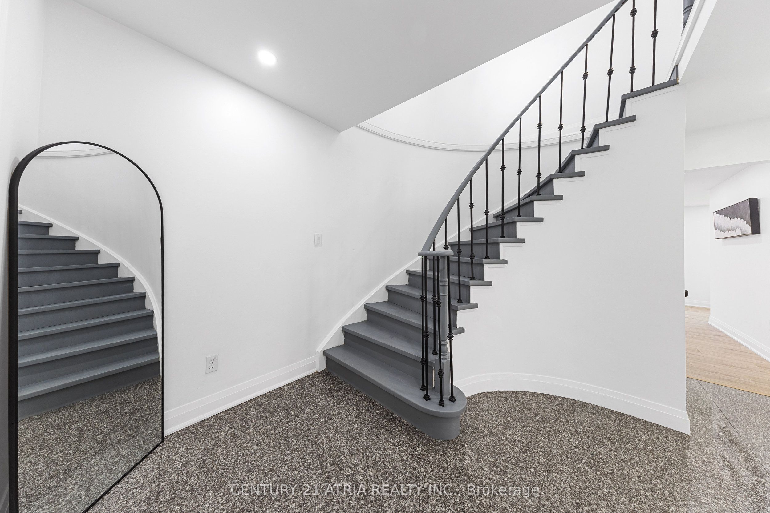 392 Gothic Drive, Oshawa, ON L1G 7S4