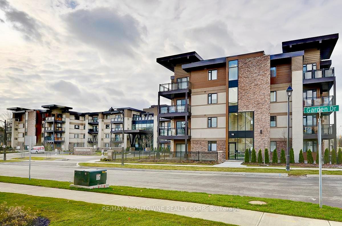 2 Bedrooms Condo at 128 Garden, Oakville For sale