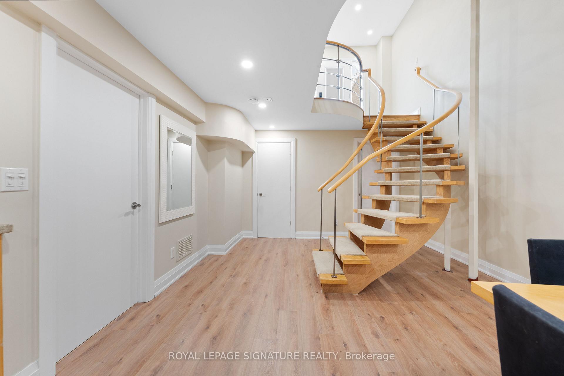 4 Bedrooms Condo at 96 Crimson Mill, Toronto For sale