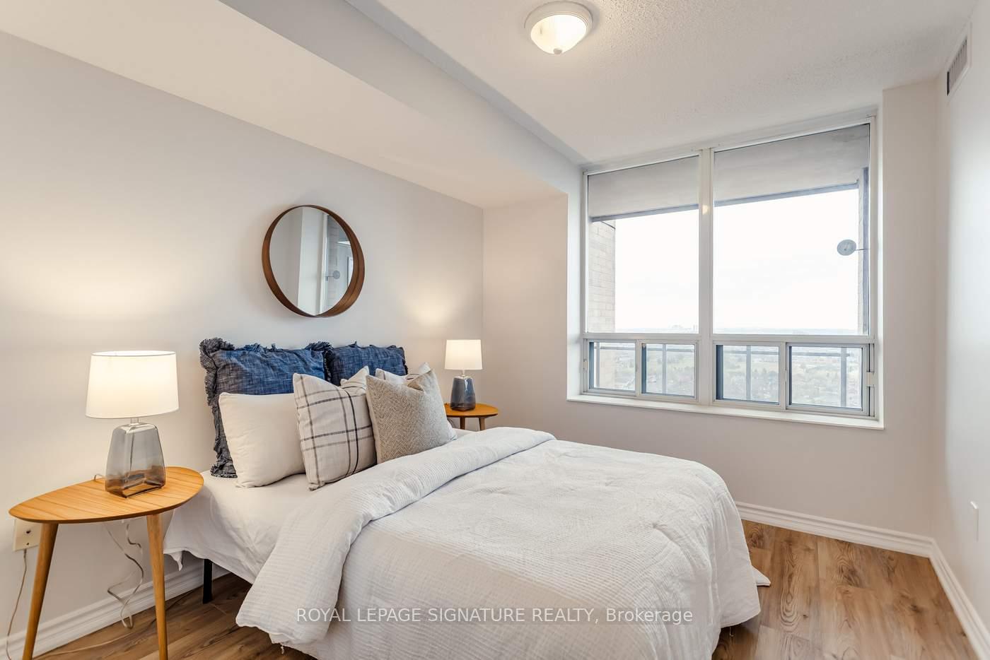2 Bedrooms Condo at 55 Strathaven, Mississauga For sale