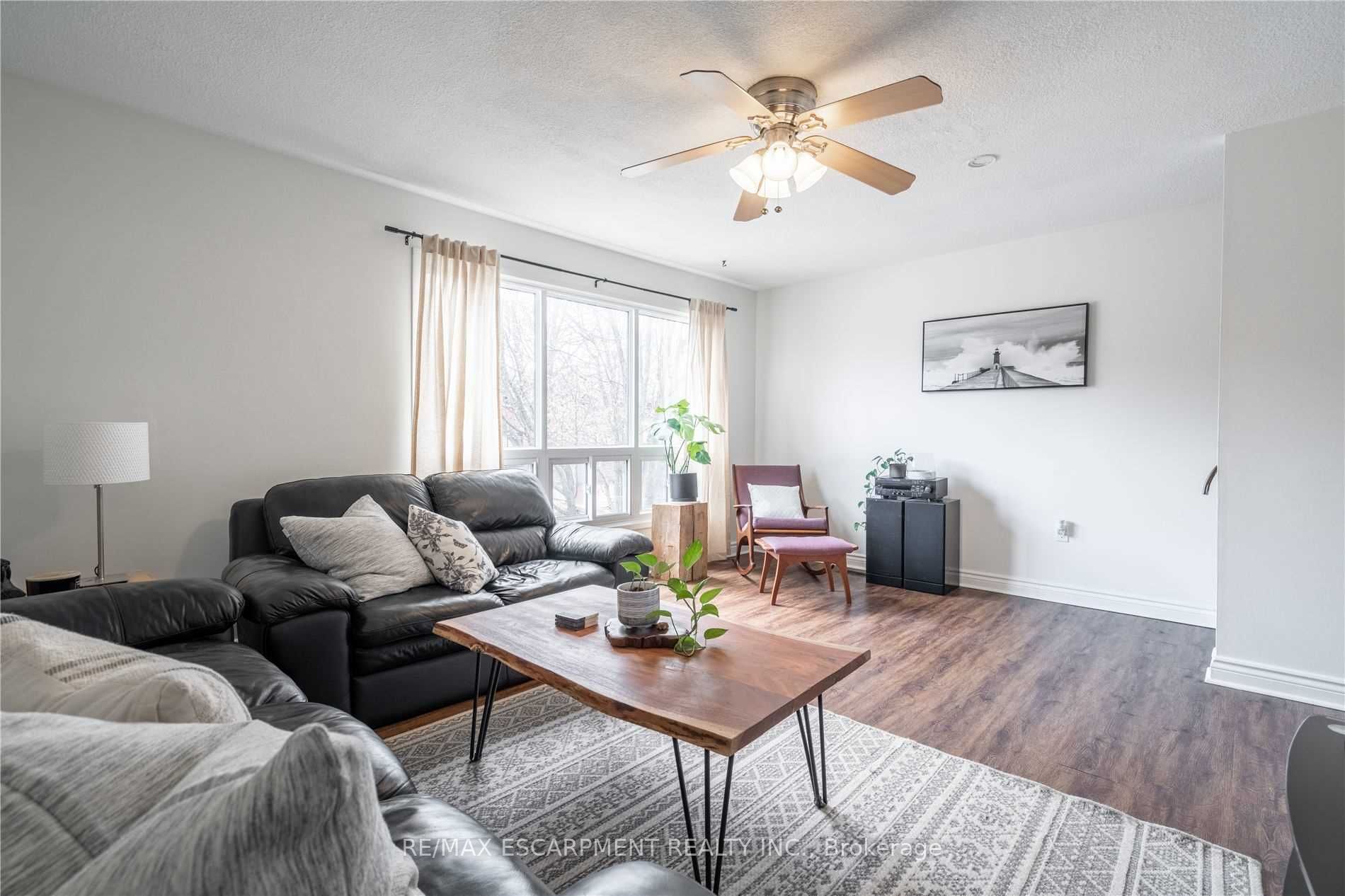 3 Bedrooms Condo at 500 Stone Church,  Hamilton For sale