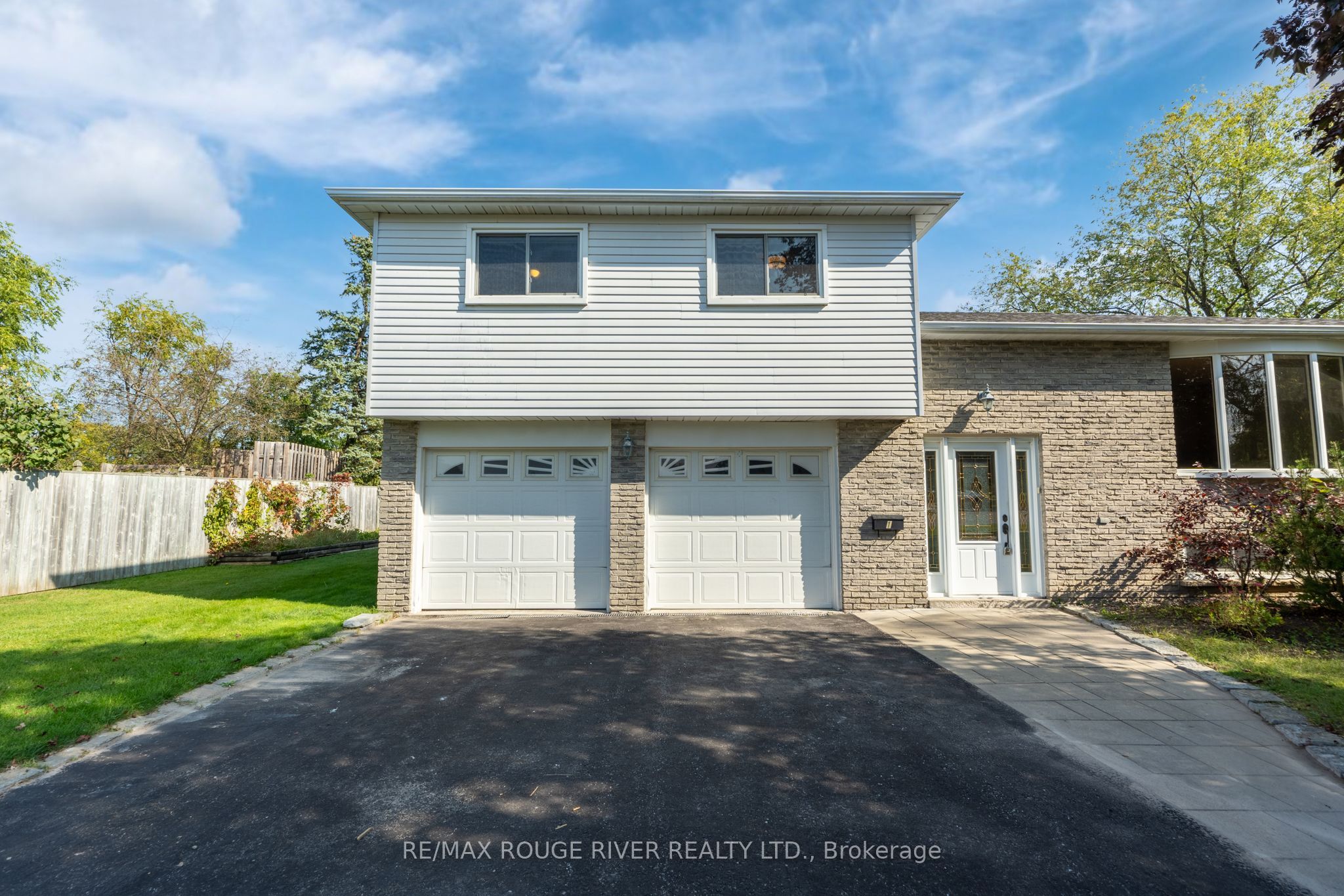1 Applewood Crescent