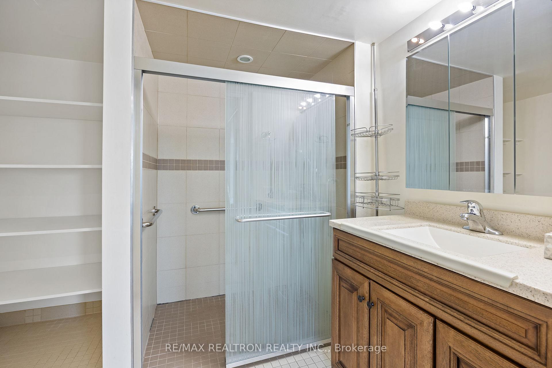 2 Bedrooms Condo at 8 Covington, Toronto For sale