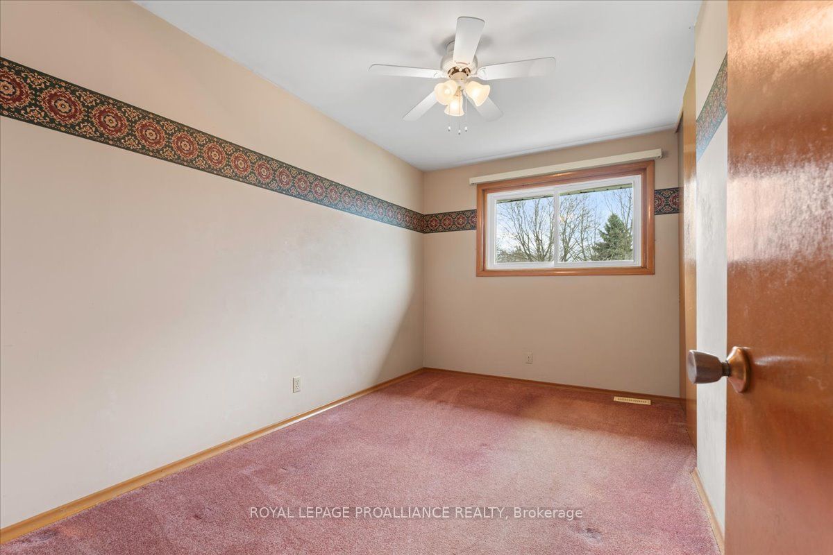 15 Glenarden Crescent, Belleville, ON K8P 2B9