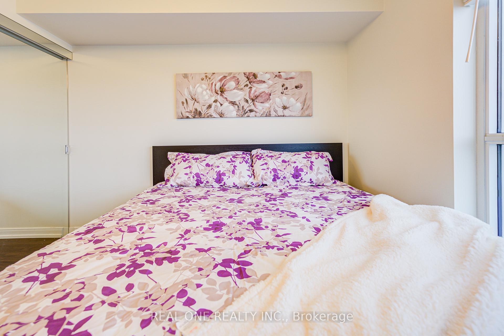 3 Bedrooms Condo at 151 Village Green, Toronto For sale