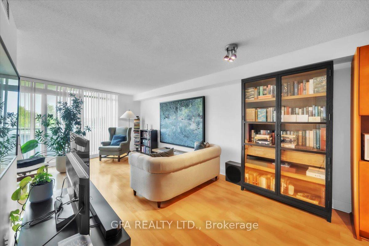 2 Bedrooms Condo at 550 Queens, Toronto For sale