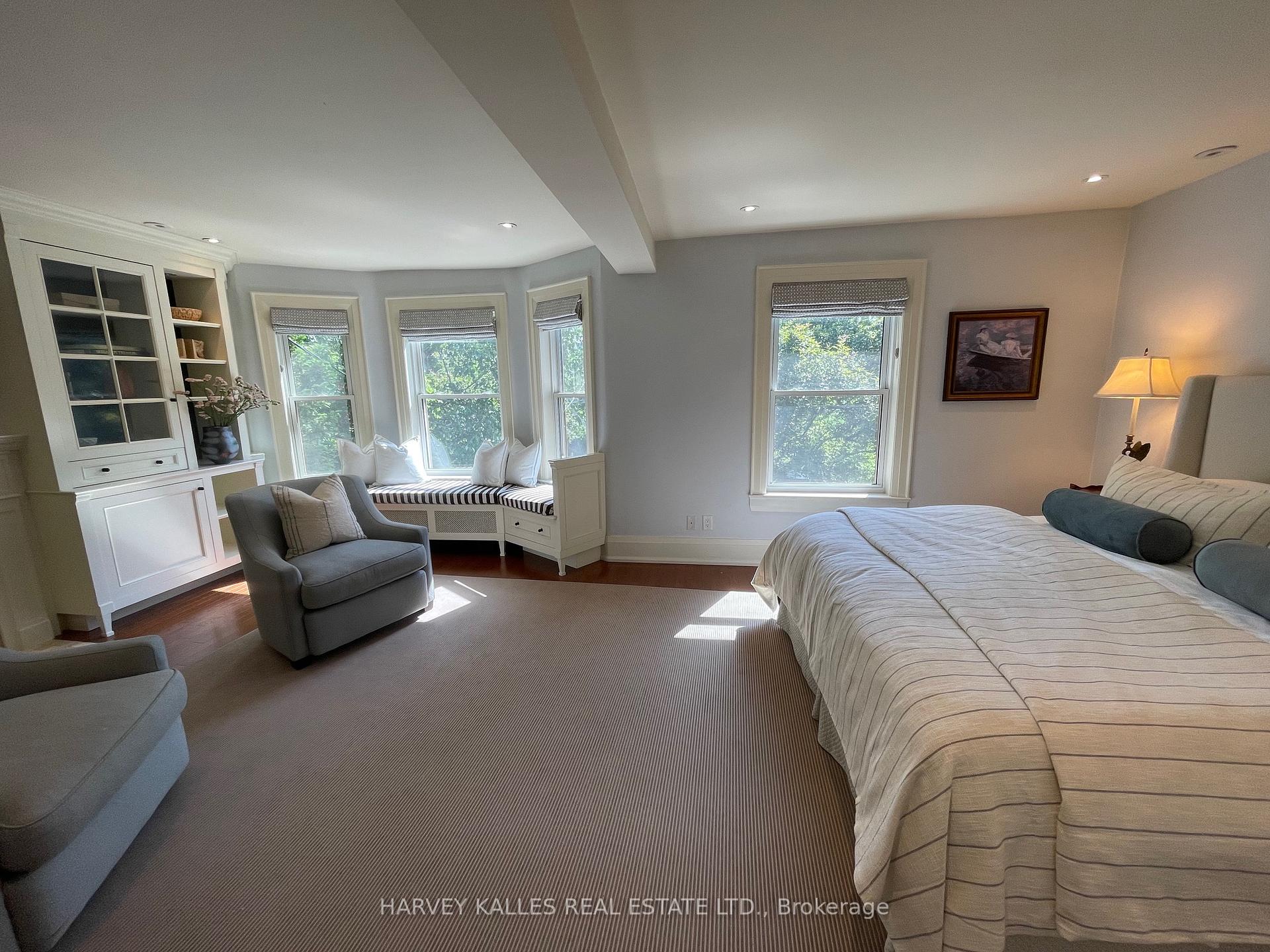 8 Edgewood Crescent