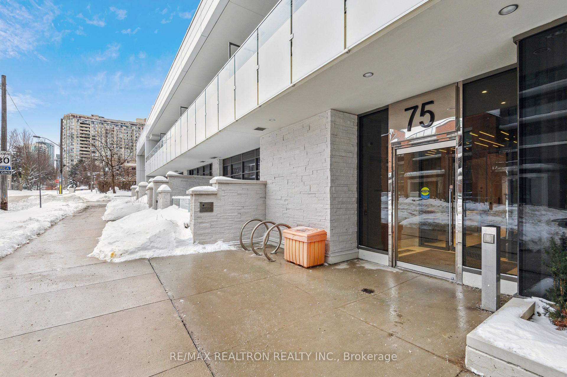2 Bedrooms Condo at 75 Canterbury, Toronto For sale