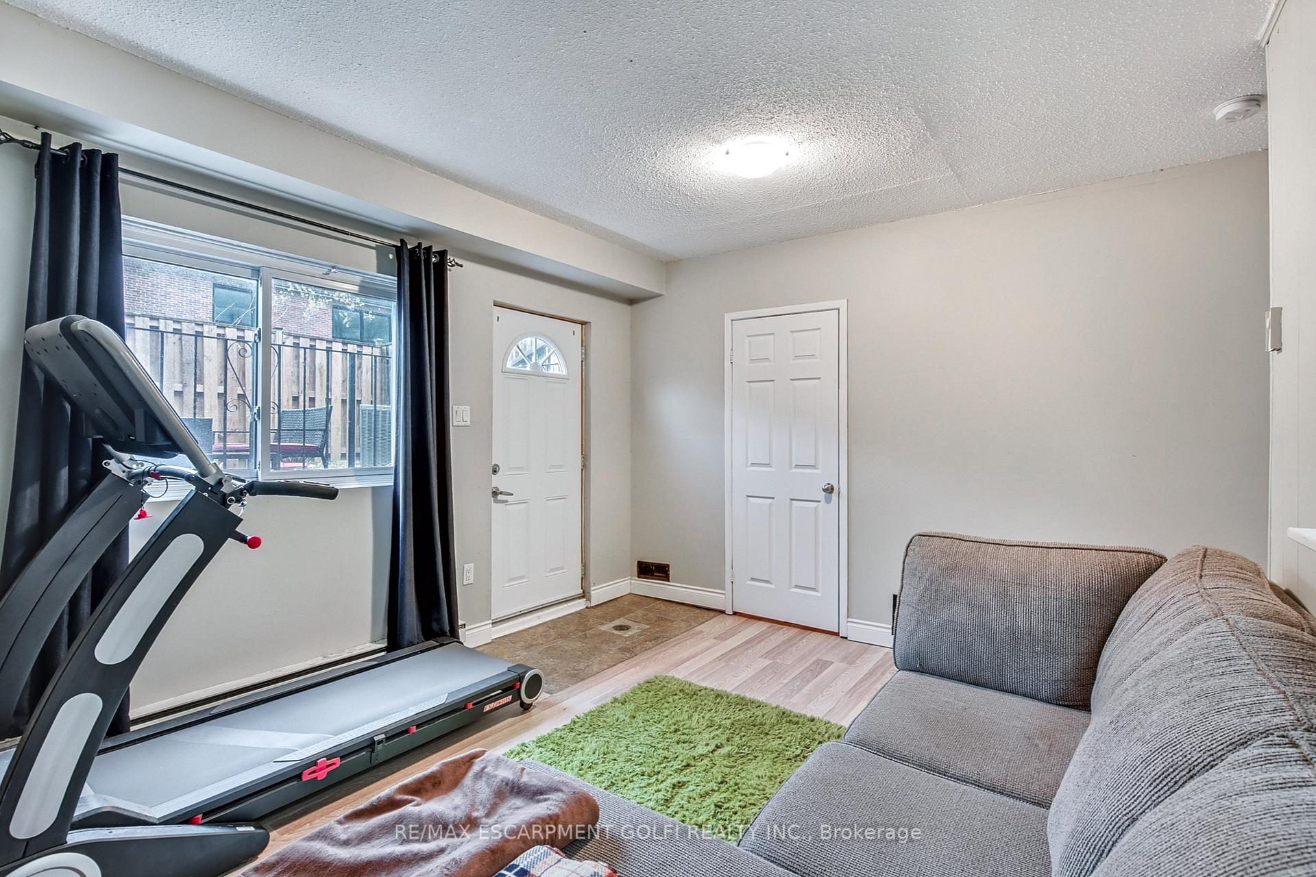 4 Bedrooms Condo at 23 WATSONS, Hamilton For sale