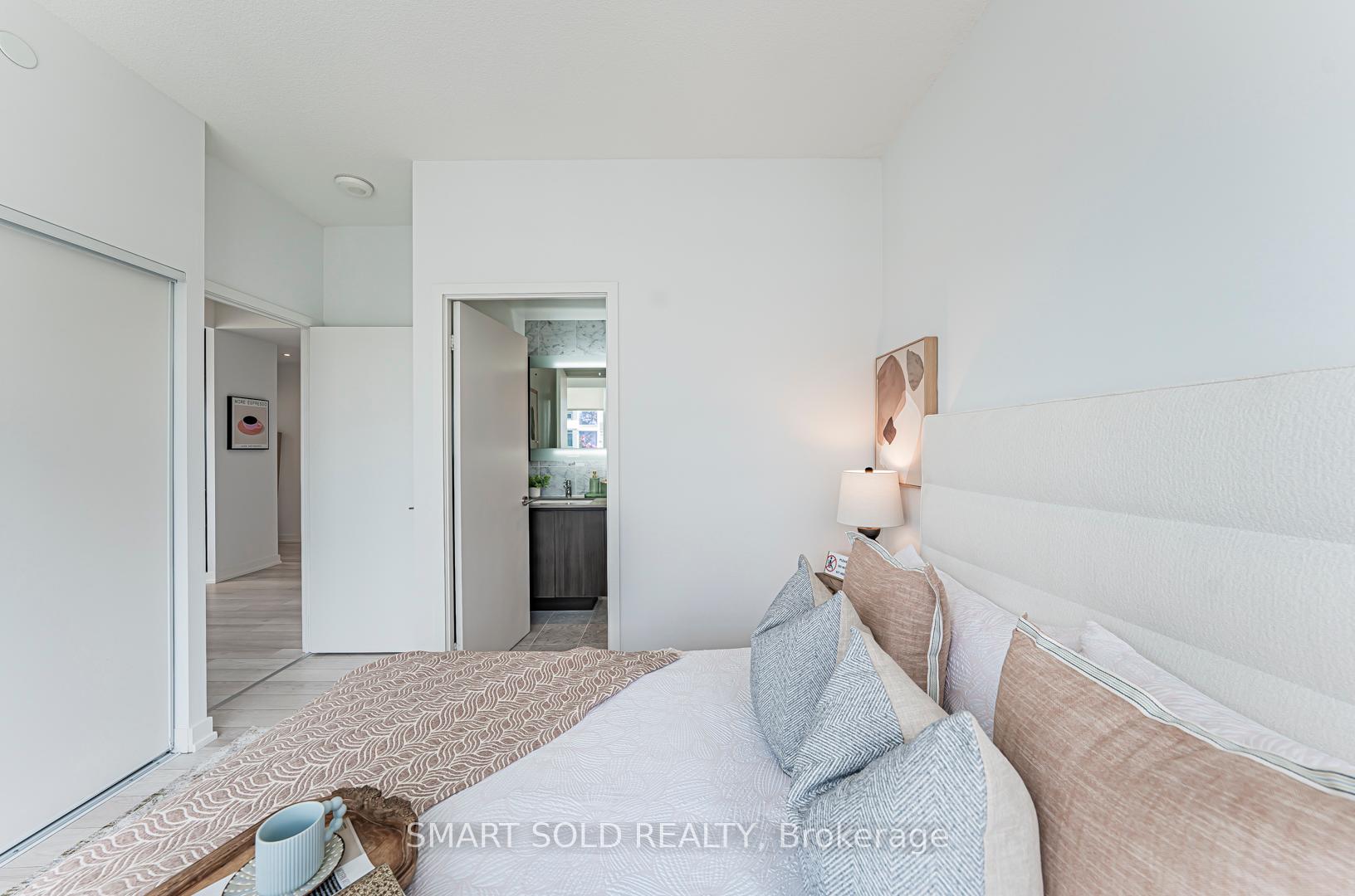 2 Bedrooms Condo at 117 Mcmahon, Toronto For sale