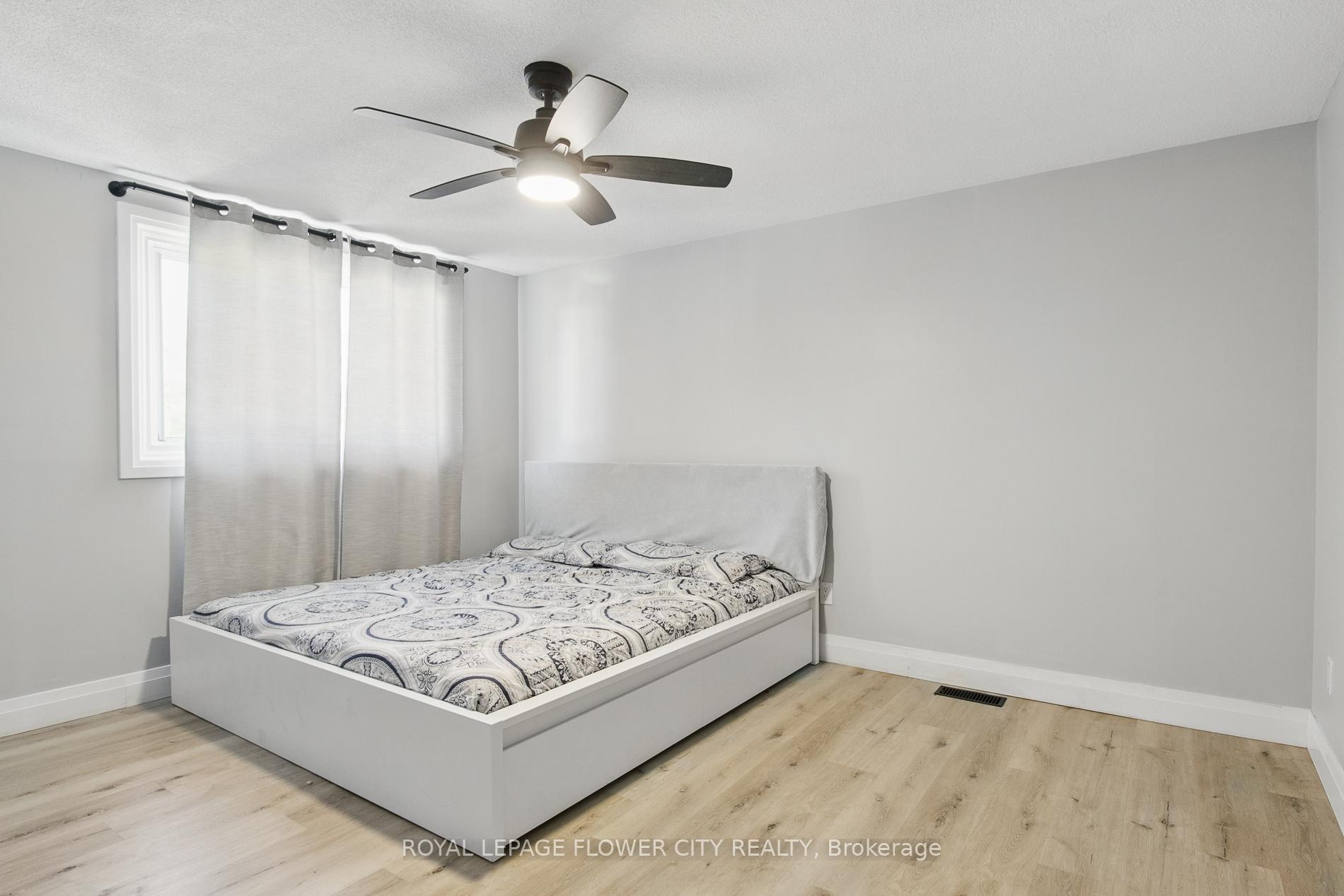 3 Bedrooms Condo at 151 Gateshead, Hamilton For sale
